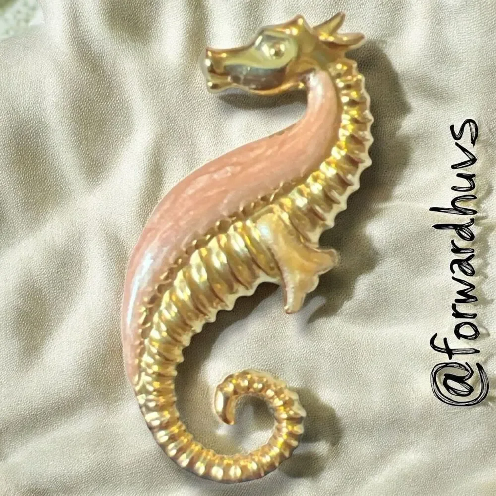 Vintage Seahorse Brooch – Coral Enamel & Gold Tone Metal